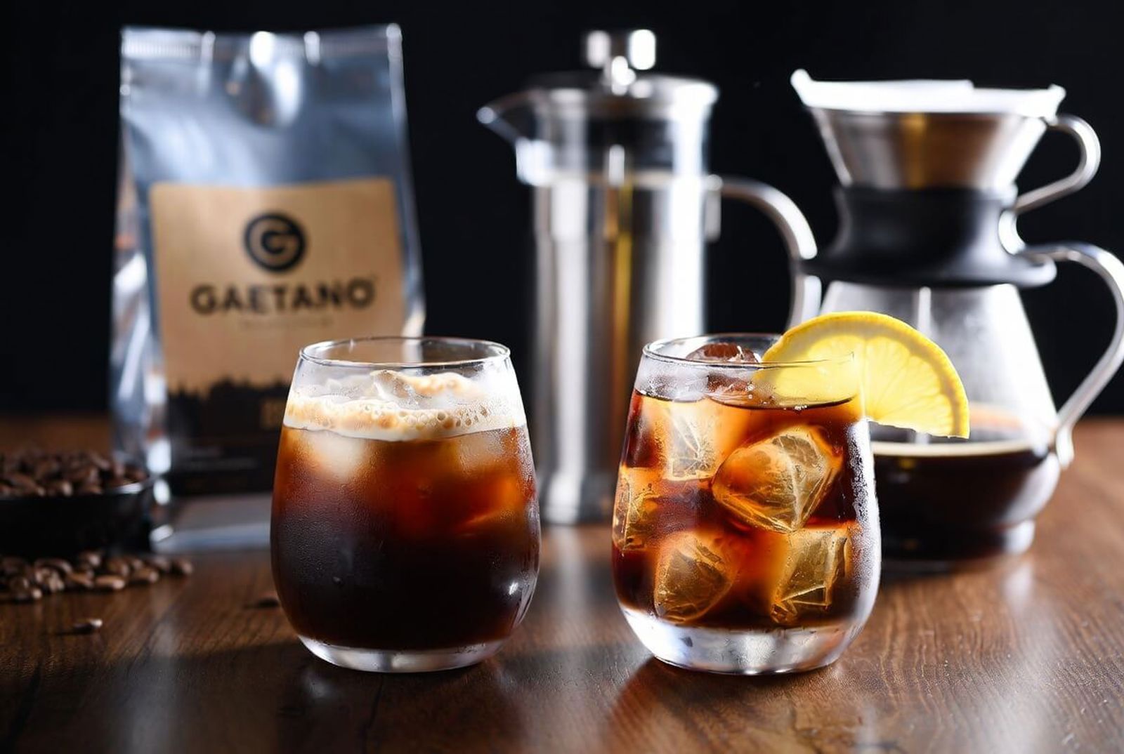 Cold Brew vs Iced Coffee: Velké srovnání 2026 – Rozdíly, recepty, chuť & který vybrat