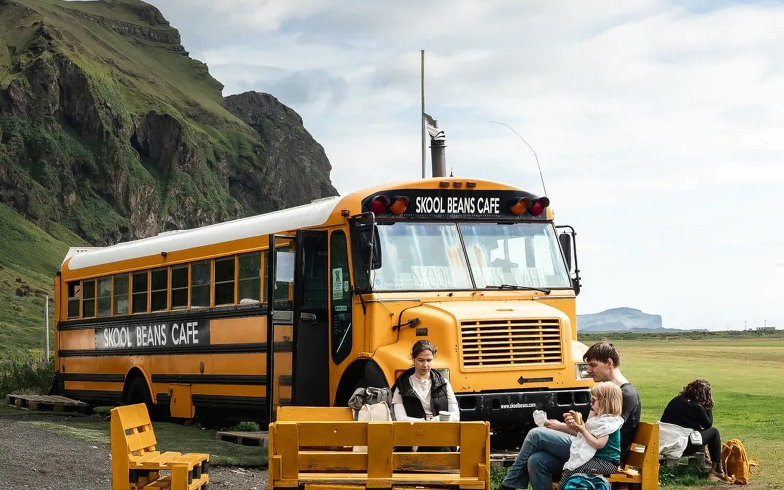 Skool Beans Cafe: Proč je žlutý školní autobus ve Víku nejslavnější kavárnou Islandu
