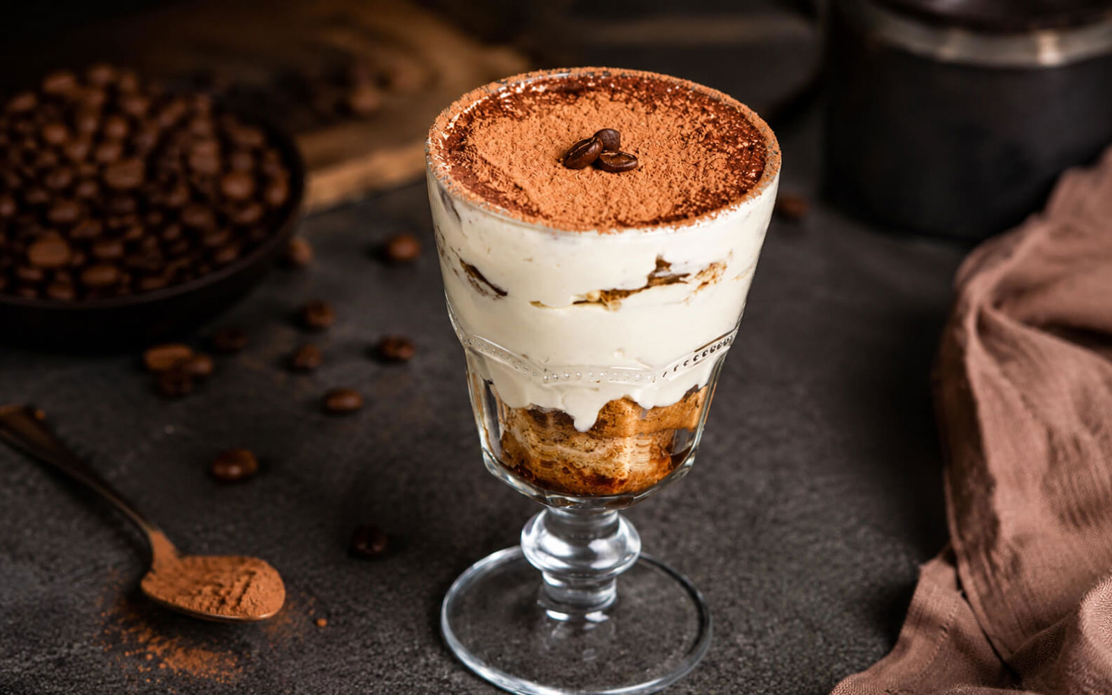 Tiramisu bez vajec: jednoduchý recept s mascarpone a kávou
